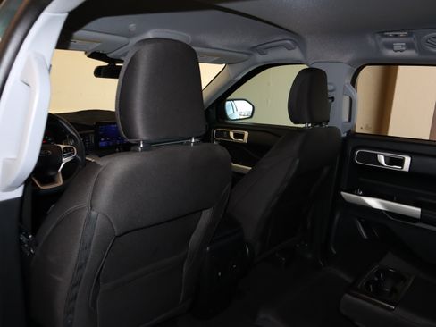 Certified 2023 Ford Explorer XLT RWD image 35