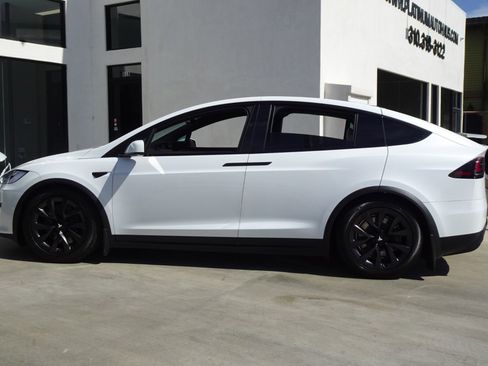 Used 2023 Tesla Model X image 5