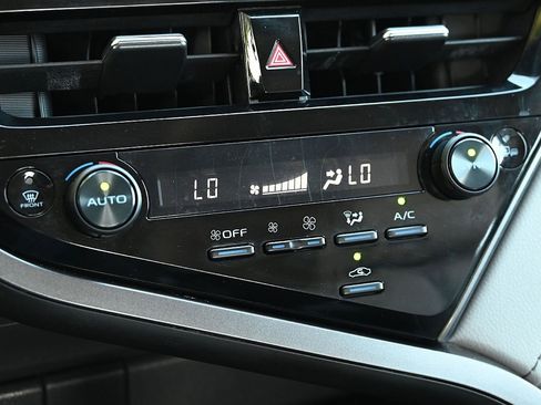 Used 2023 Toyota Camry SE image 25