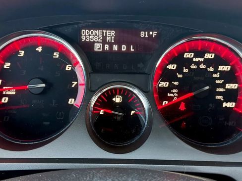 Used 2012 GMC Acadia Denali image 24