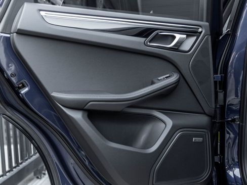 Certified 2026 Porsche Macan AWD/4WD image 28