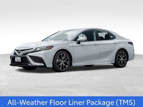 Used 2022 Toyota Camry SE AWD/4WD image 3