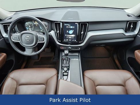 Used 2019 Volvo XC60 T6 Momentum w/ Multimedia Package image 33