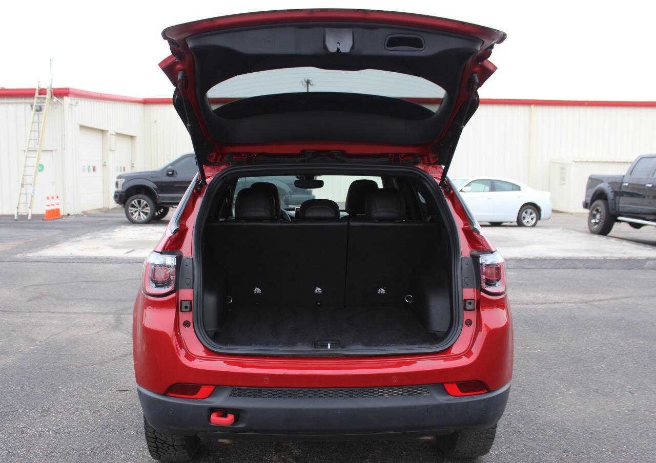 Used 2025 Jeep Compass Trailhawk AWD/4WD image 13
