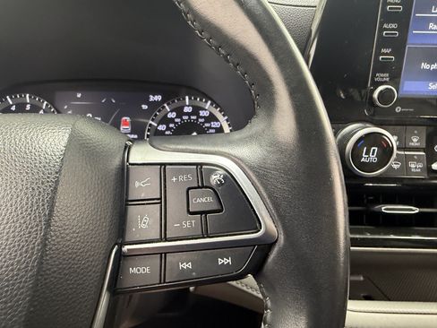 Used 2021 Toyota Highlander XLE FWD image 28