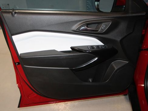 Used 2026 Chevrolet Trax LT w/ Driver Confidence Package image 5