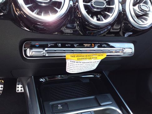 New 2025 Mercedes-Benz GLA 35 AMG 4MATIC image 18