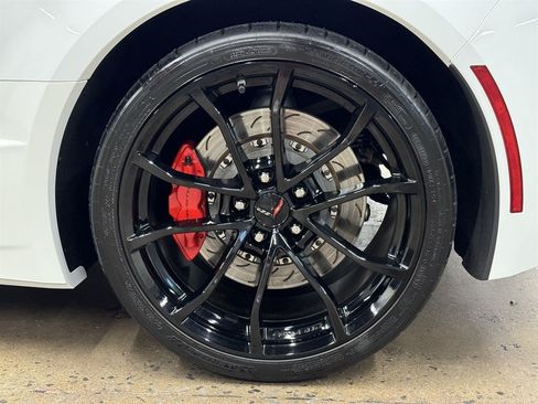 Used 2017 Chevrolet Corvette Grand Sport w/ Carbon Flash Badge Package RWD image 9