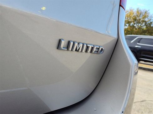 Used 2012 Chrysler Town & Country Limited w/ Luxury Group image 8