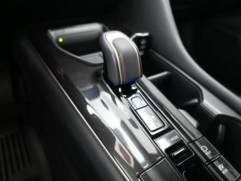 Certified 2025 Toyota Crown Signia image 31