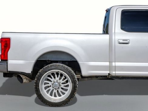 Used 2019 Ford F250 Lariat w/ Lariat Value Package image 6
