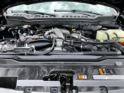 Certified 2024 Ford F250 Lariat w/ Lariat Ultimate Package AWD/4WD image 32