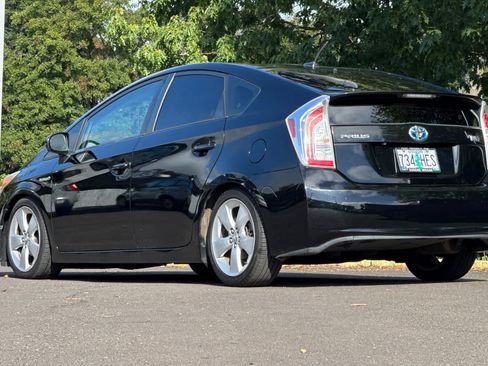 Used 2015 Toyota Prius Five FWD image 6