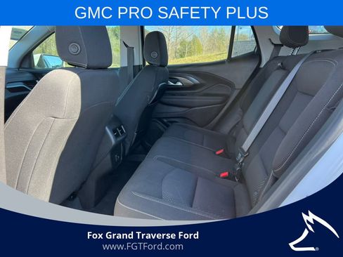 Used 2022 GMC Terrain SLE w/ Driver Convenience Package FWD image 4