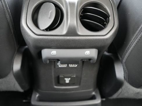 Used 2023 Jeep Wrangler Unlimited Sahara image 18