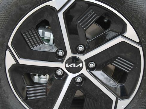 New 2025 Kia Niro EX image 17