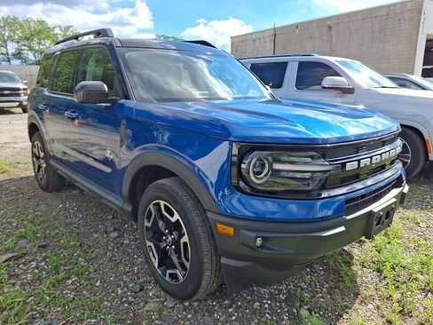 Used 2023 Ford Bronco Sport Outer Banks w/ Tech Package AWD/4WD image 3