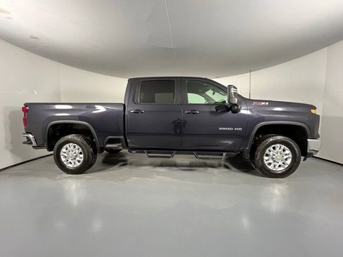 Used 2024 Chevrolet Silverado 3500 LT w/ Z71 Off-Road Package AWD/4WD image 8