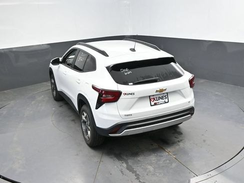 Used 2025 Chevrolet Trax LT FWD image 41
