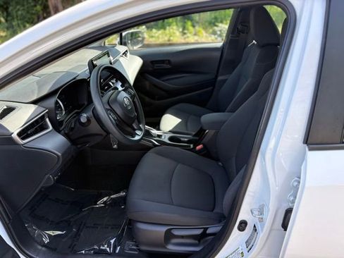Used 2022 Toyota Corolla LE FWD image 12