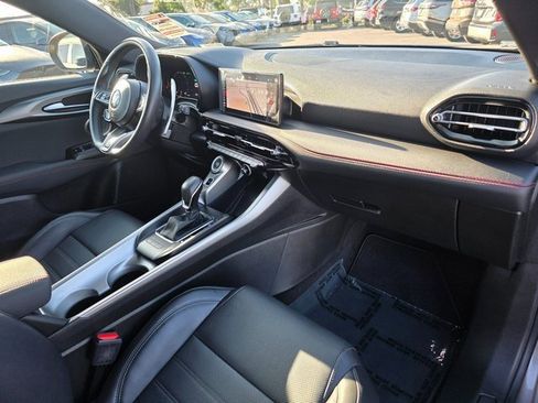 Used 2024 Dodge Hornet R/T Plus w/ Tech Pack Plus w/o Parking image 9