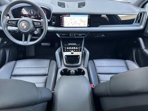 Used 2024 Porsche Cayenne w/ Premium Package AWD/4WD image 16