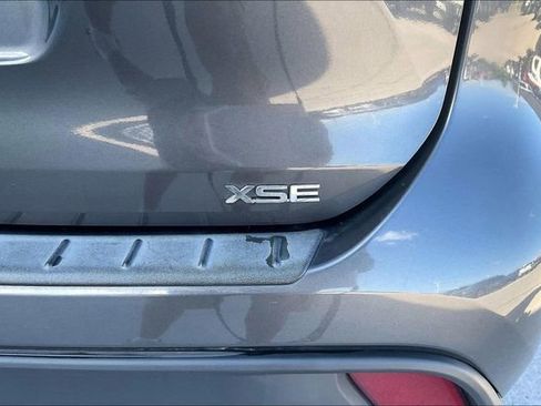 Used 2023 Toyota Highlander XSE FWD image 23