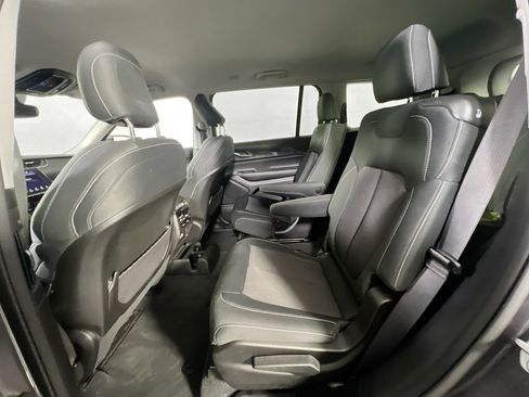 Used 2023 Jeep Grand Cherokee L Laredo image 22