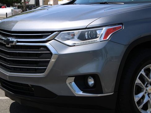 Used 2020 Chevrolet Traverse LT w/ Driver Confidence II Package AWD/4WD image 5