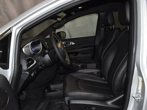 New 2026 Chrysler Voyager LX image 9