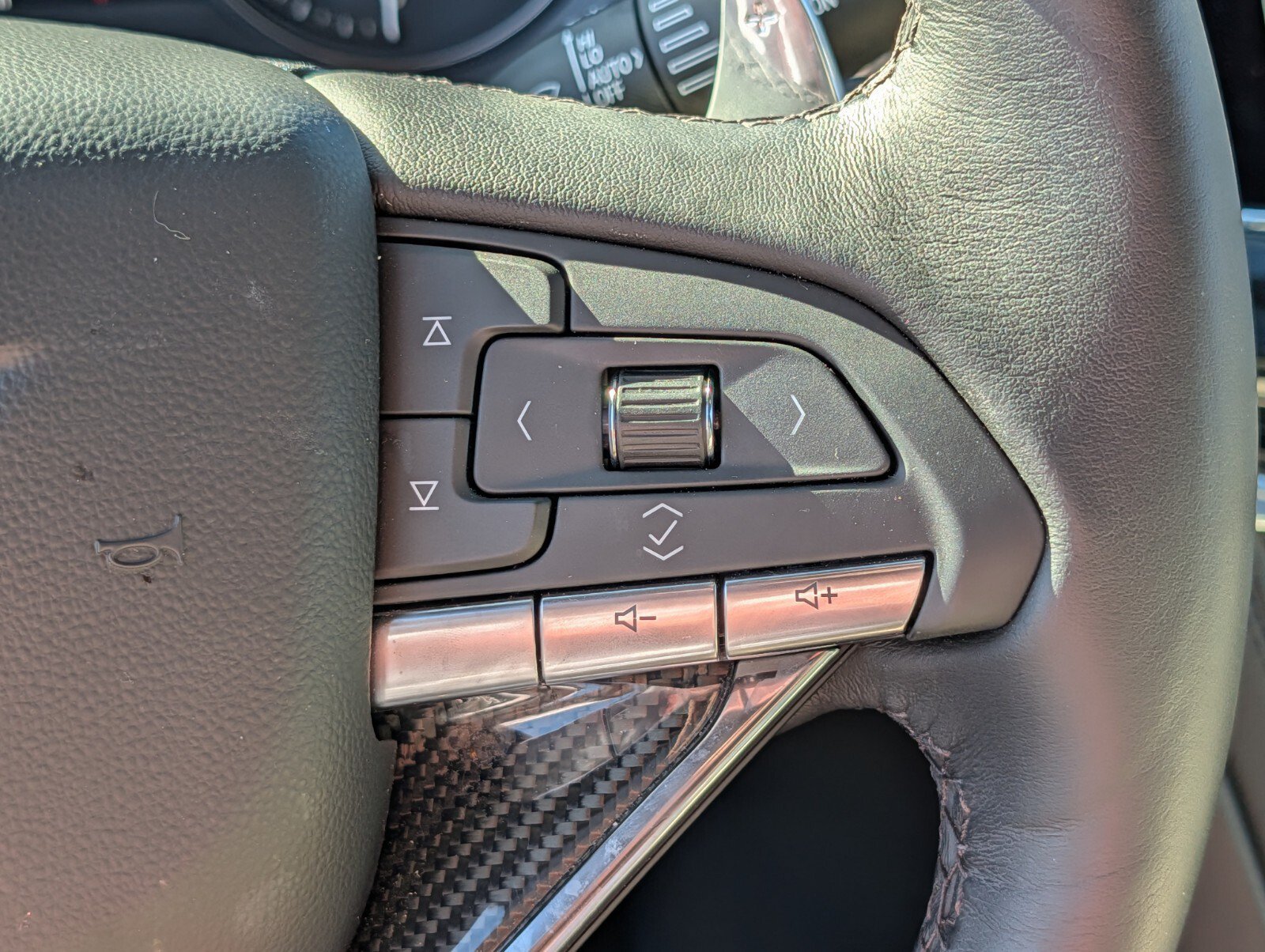 Used 2023 Cadillac XT6 Sport w/ Technology Package AWD/4WD image 39