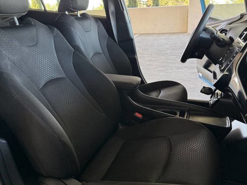 Used 2021 Toyota Prius LE image 31