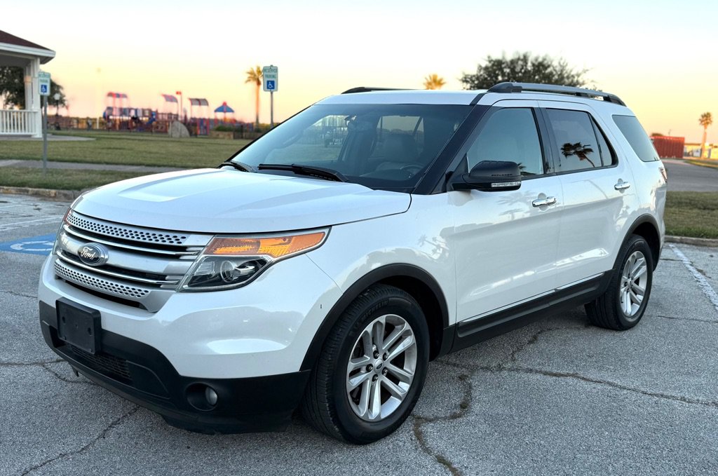 Used 2015 Ford Explorer XLT w/ Equipment Group 202A FWD image 1