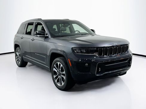 Used 2022 Jeep Grand Cherokee Overland AWD/4WD image 3