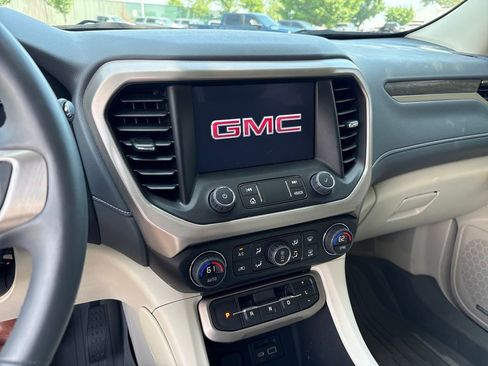 Certified 2023 GMC Acadia Denali w/ Denali Ultimate Package FWD image 18