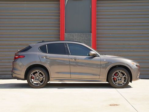 Used 2022 Alfa Romeo Stelvio Ti image 10