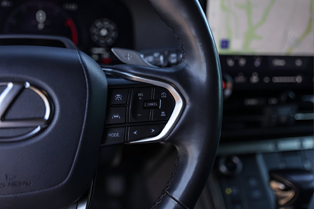 Used 2024 Lexus GX 550 w/ Accessory Package (2T) AWD/4WD image 13