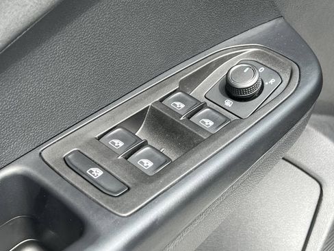 New 2025 Volkswagen Taos SE image 12