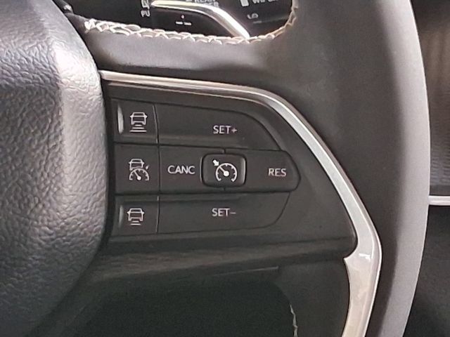 Used 2025 Jeep Grand Cherokee L Laredo RWD image 12