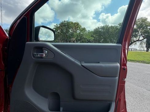 Used 2015 Nissan Frontier SV RWD image 13