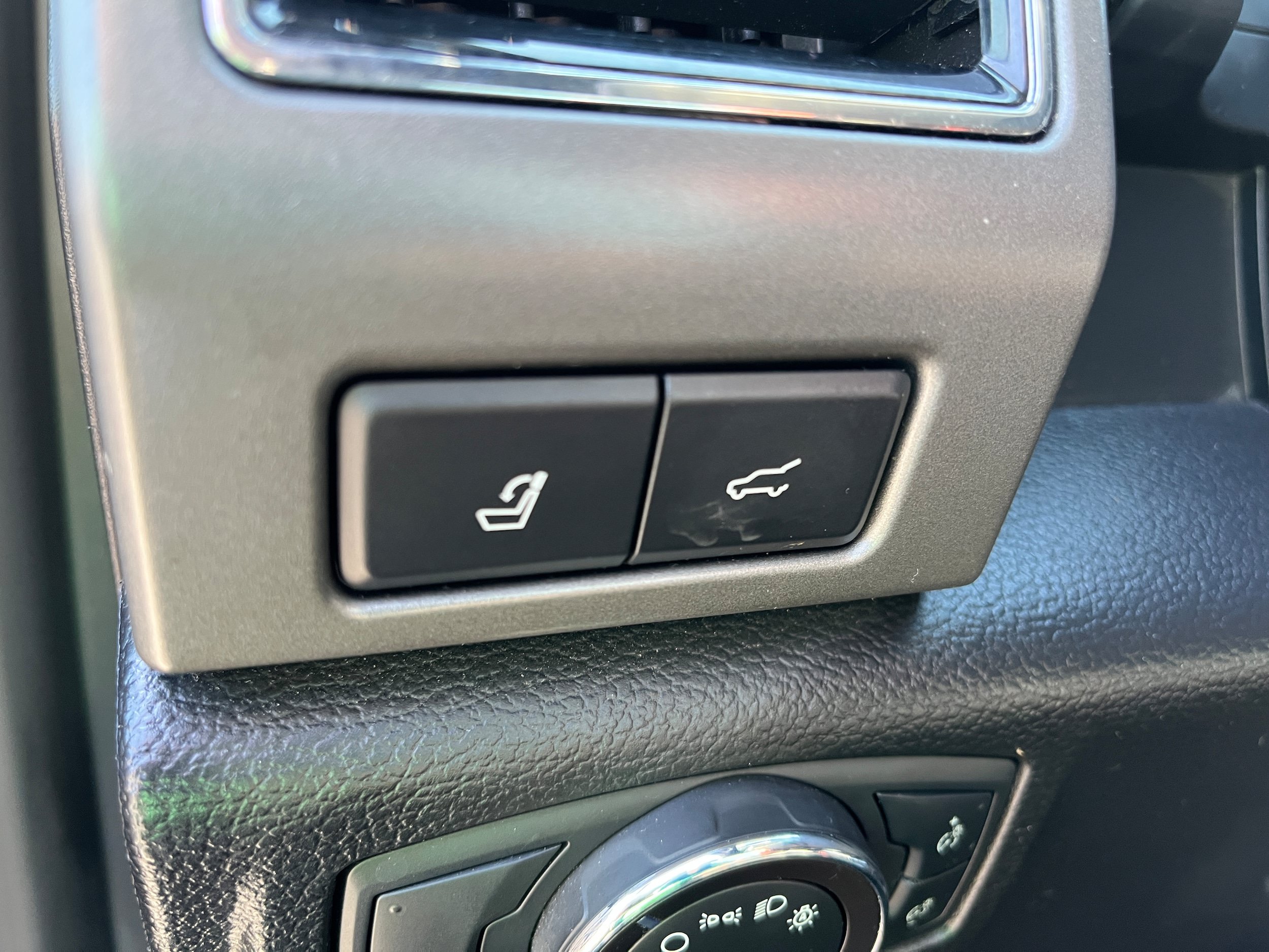 Used 2018 Ford Expedition Max XLT w/ Equipment Group 202A AWD/4WD image 16
