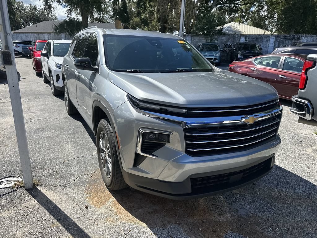 Used 2025 Chevrolet Traverse LT FWD image 10