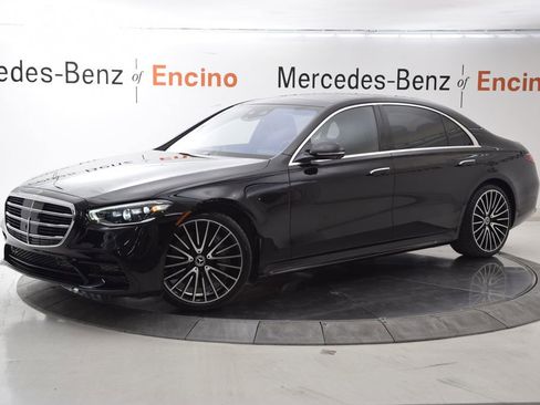 Certified 2022 Mercedes-Benz S 500 4MATIC image 2