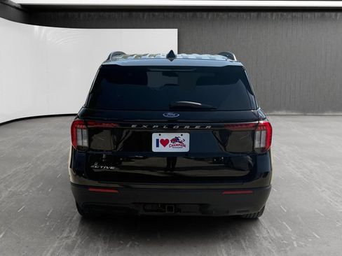 Used 2025 Ford Explorer Active RWD image 4