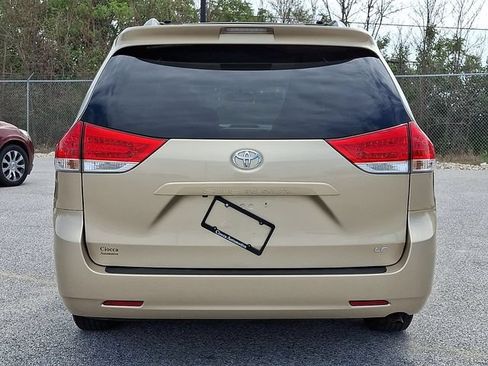 Used 2013 Toyota Sienna LE w/ Towing Pkg FWD image 8