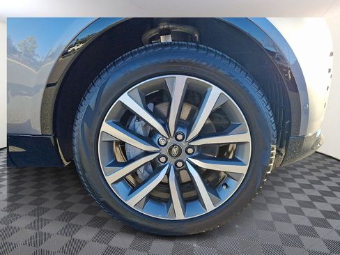 Used 2025 Land Rover Discovery Dynamic SE image 8