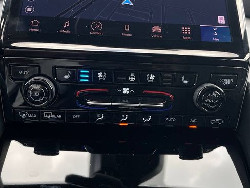 Certified 2025 Jeep Grand Cherokee Limited w/ Luxury Tech Group II AWD/4WD image 34