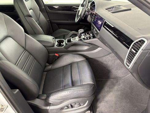 Certified 2023 Porsche Cayenne Coupe AWD/4WD image 30