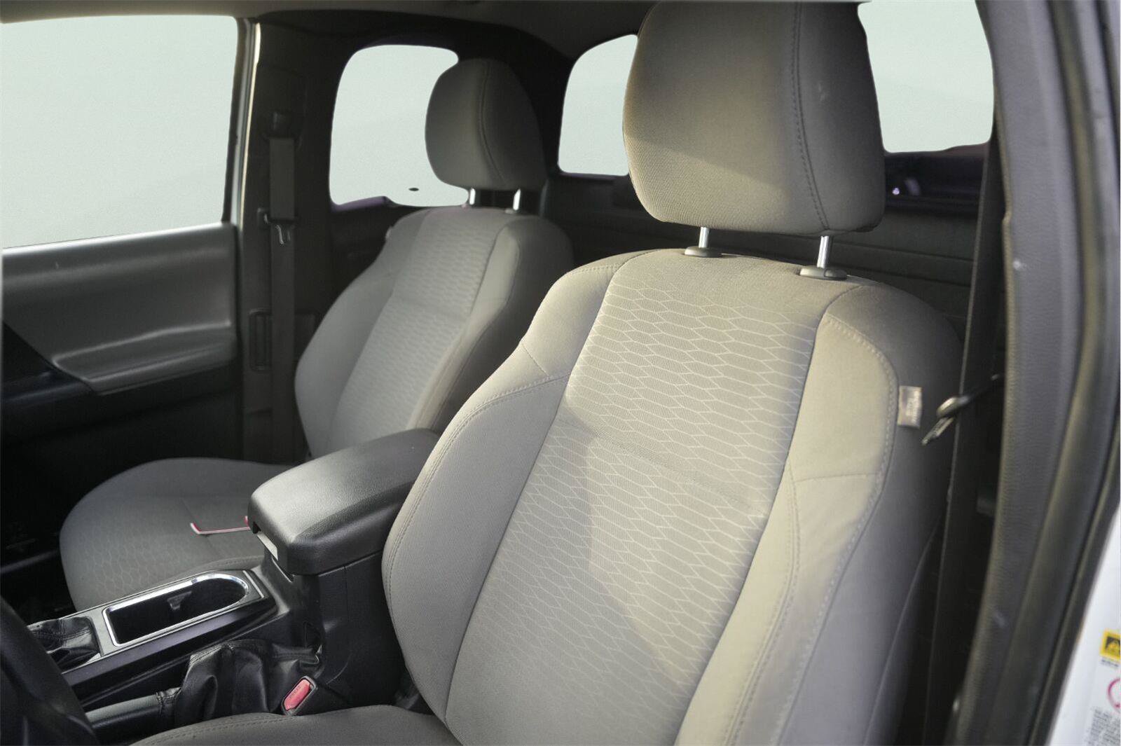 Used 2017 Toyota Tacoma SR RWD image 4