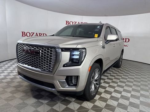 Used 2021 GMC Yukon XL Denali w/ Denali Premium Package image 4